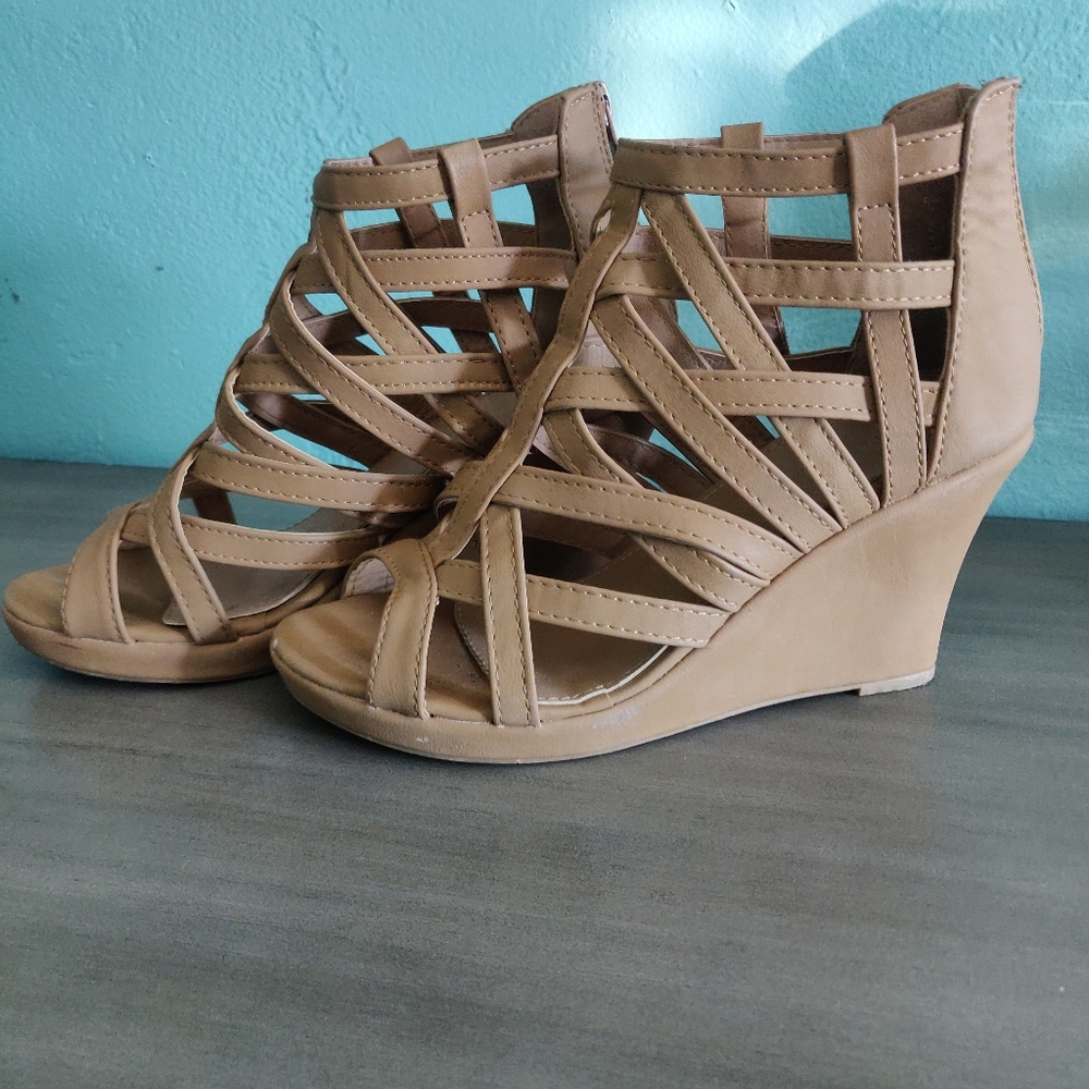 Flat platform shoes